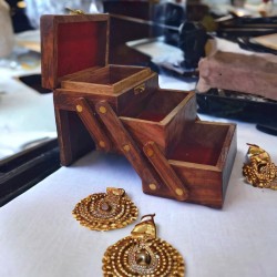 3-Drawer Wooden Carved Jewelry Box – A Timeless Treasure for Your Keepsakes